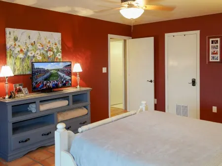 Spacious 3BR Borrego Springs Home, Walk to Downtown, Amazing Mountain Views!