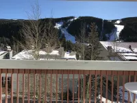 300 yards to Peru lift @ Keystone, sleeps 6, spacious end unit condo