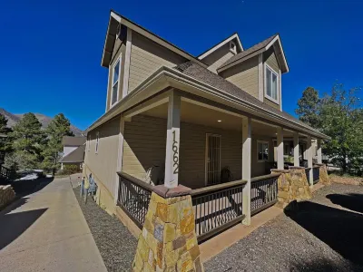 Hillside Home: Amazing Views w/ Big Deck 5 Min. From Downtown + Trailheads!