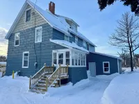 Spacious 7-bedroom house with WiFi, Garage, Sauna, and AC in amazing Calumet Hotels near Laurium Manor Mansion Tour