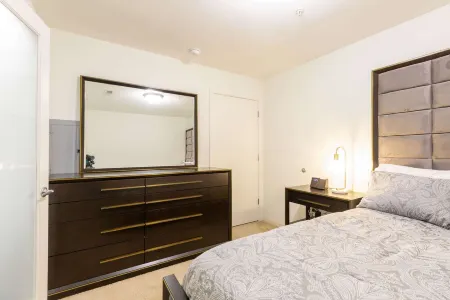 Chicago's Hidden Treasure "Evanston, IL" Urban Luxury with comfort Отели в г. Эванстон