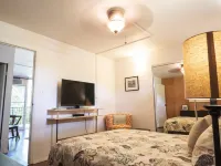 Pool View, 5Min Walk to Charley Young or Kam 1  Beach, Luscious King-Bed. AC