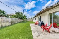 Beachside Bliss!! 4 Bedroom Home with private fenced backyard!