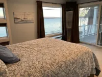 Stunning Lakefront Family Friendly getaway