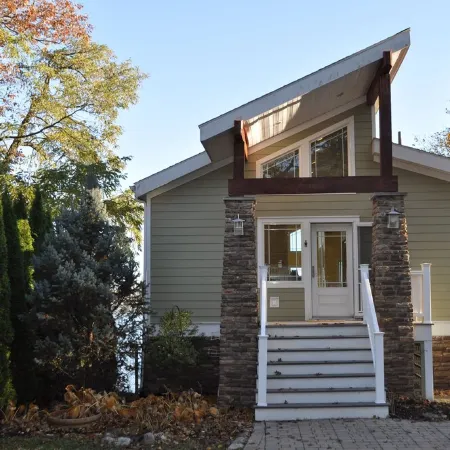 Stunning Lakefront Family Friendly getaway