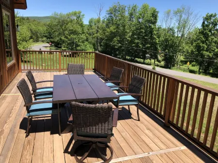 "New Home" Idyllic  Mt Views ,Pond & Horse farm views 2 min to Town