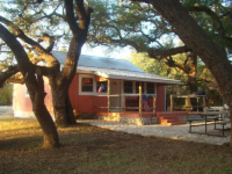 Secluded, shady river front Get-away cabin Hotels in Real County