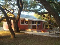 Secluded, shady river front Get-away cabin