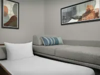 SpringHill Suites Savannah Downtown/Historic District Hotels near Bonaventure Cemetery