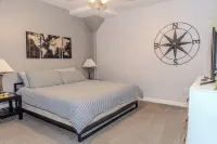Downtown Sandusky Waterfront Chesapeake Condo-Cedar Point - Hot Tub