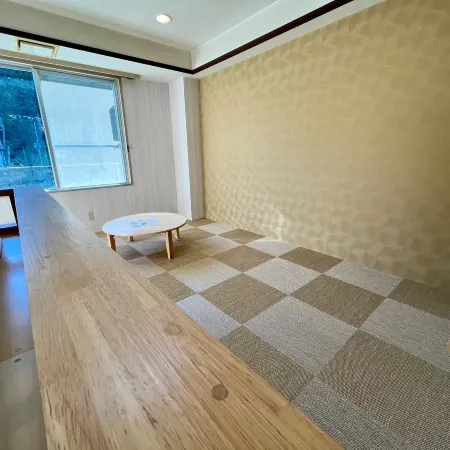Conveniently located 3 minutes walk from Echigo Yu