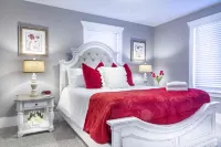 Home with mountain views Hotels near Garden of the Gods