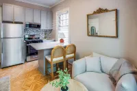 Cozy 1-bedroom Apartment Steps from Park Ave with AC, WiFi