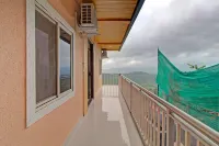 Treebo Kaizen, 3 Kms from Paragliding فنادق في Dandeghar