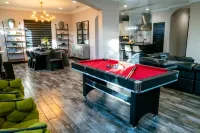 Spacious, Well-Appointed, Lux/Modern Touches w/ Pool Table, Ping-Pong & Fire Pit