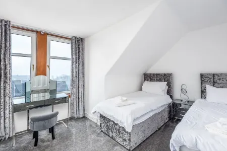 Claymore Apartment, Brook Street, central Broughty Ferry, Dundee Отели рядом с достопримечательностью «Университет Данди»