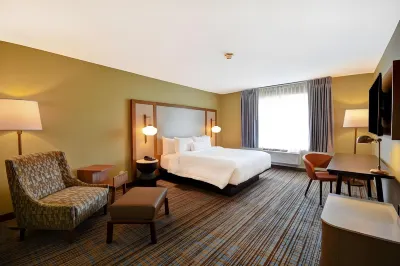 Fairfield Inn & Suites Milwaukee North Hotels in Glendale