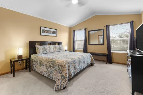 BEAUTIFUL VERY SPACIOUS home in heart of Branson - Hot Tub, Game Room,Large Yard