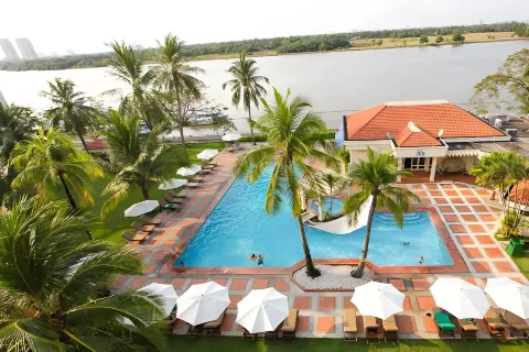 Riverside Serviced Apartments