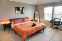 Charming Spacious Six Beds McKinney Home Near PGA with Pool Access Các khách sạn gần Third Monday Trade Days