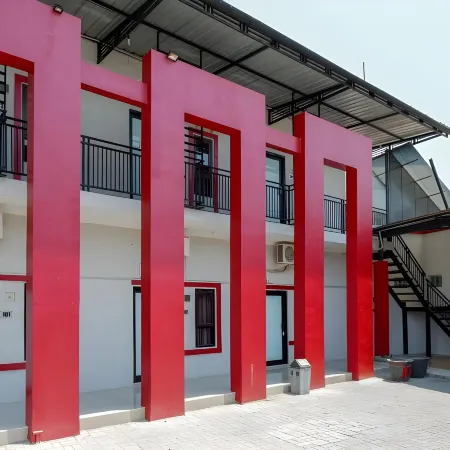 RedDoorz Syariah Near Alun Alun Tegal