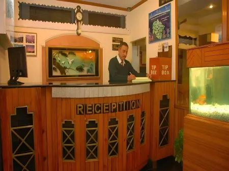 Classic the Mall Hotel Отели рядом с достопримечательностью «Shree Kainchi Hanuman Mandir»