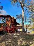 Secluded lakeside retreat with lake view and hot tub. Close to Mammoth Cave.