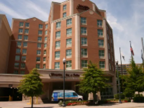 阿靈頓水晶城DCA希爾頓歡朋飯店及套房 阿靈頓公墓附近的飯店