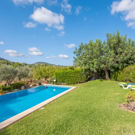 REYNES - Rustic villa with private pool and free Wi-Fi