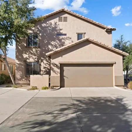 4-bedroom, 3 Bath Home in Gilbert—Pets Welcome