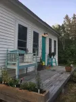 Historic Cottage, Updated, Short Drive to Town. 9 Years of Great Reviews!