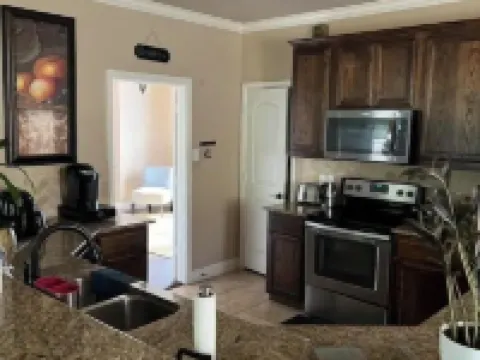 Luxury Peaceful 4Bedroom House Hotels in DeSoto