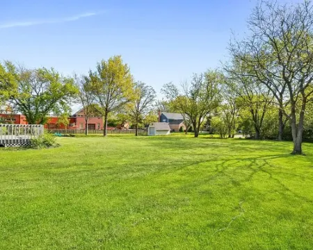 6 Kings Ping-Pong Gazebo! Hotels in Northbrook