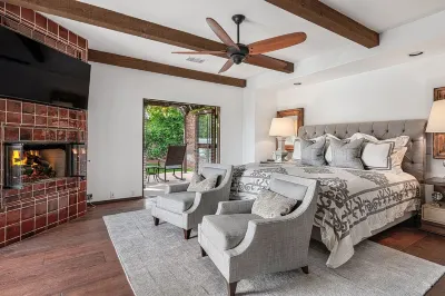 SPECTACULAR 1/2 ACRE GATED ESTATE IN THE HISTORIC MOVIE COLONY!