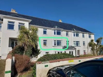 ANGLESEY, Treaddur Bay, King Arthur Suite 6 bed apartment ideal for family hols. Hotels in 