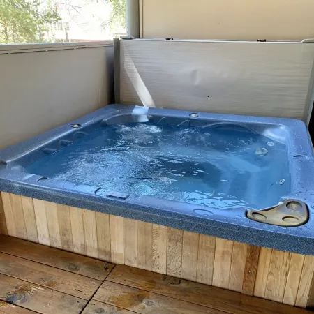 Cozy home in heart of Sunriver w/ hot tub, close to Mt Bachelor