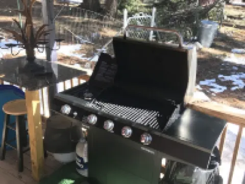 Mountain Cabin walking distance to Park and Brewery. Level off street parking. 클라우드크로프트 호텔