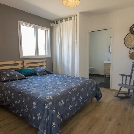 Modern house with great facilities and a large jacuzzi
