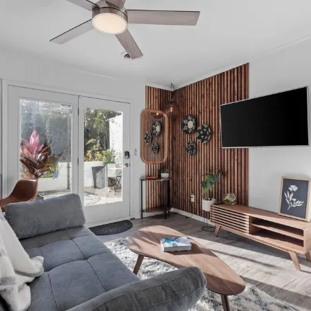 Private Garden Retreat - King Bed - mins TMH + Downtown + FSU!