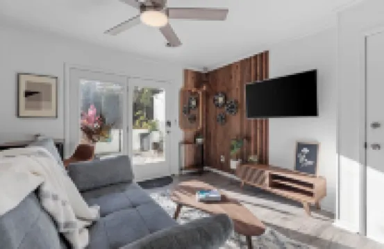 Private Garden Retreat - King Bed - mins TMH + Downtown + FSU!