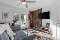 Private Garden Retreat - King Bed - mins TMH + Downtown + FSU! 塔拉哈西住宿飯店