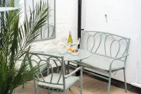 Stunning 2 Bed Basement Flat in the Heart of Cheltenham!