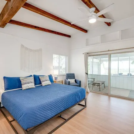4 2 wow 180 Lake Views hot tub Pickleball Tennis POA Court EV Charger Wheelchair Ramp POA Pool
