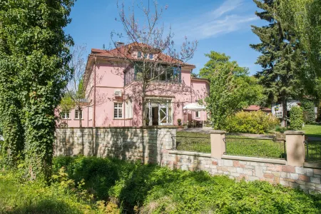 Parkhotel Güldene Berge Отели в г. Тойхерн