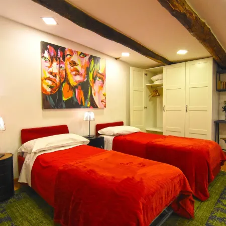 B&B Ninarella Napoli Отели рядом с достопримечательностью «Порт Моло-Беверелло»