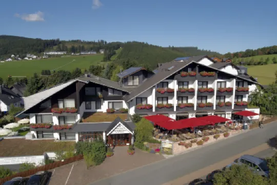 Sporthotel Zum Hohen Eimberg Hotels near Groenebach