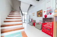 RedDoorz near G Mall Bajada Davao - Romantic