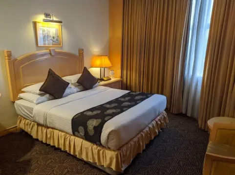 โรงแรมเอเมอรัลด์ ปูเตรี