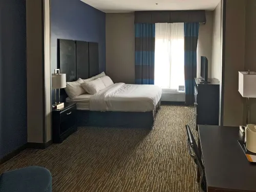 Comfort Inn & Suites Columbus North - 2-Star