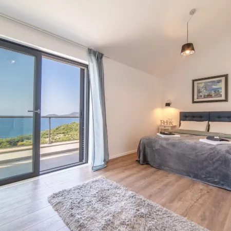 Apartmani D & J with Heated Pool & Stunning Sea View